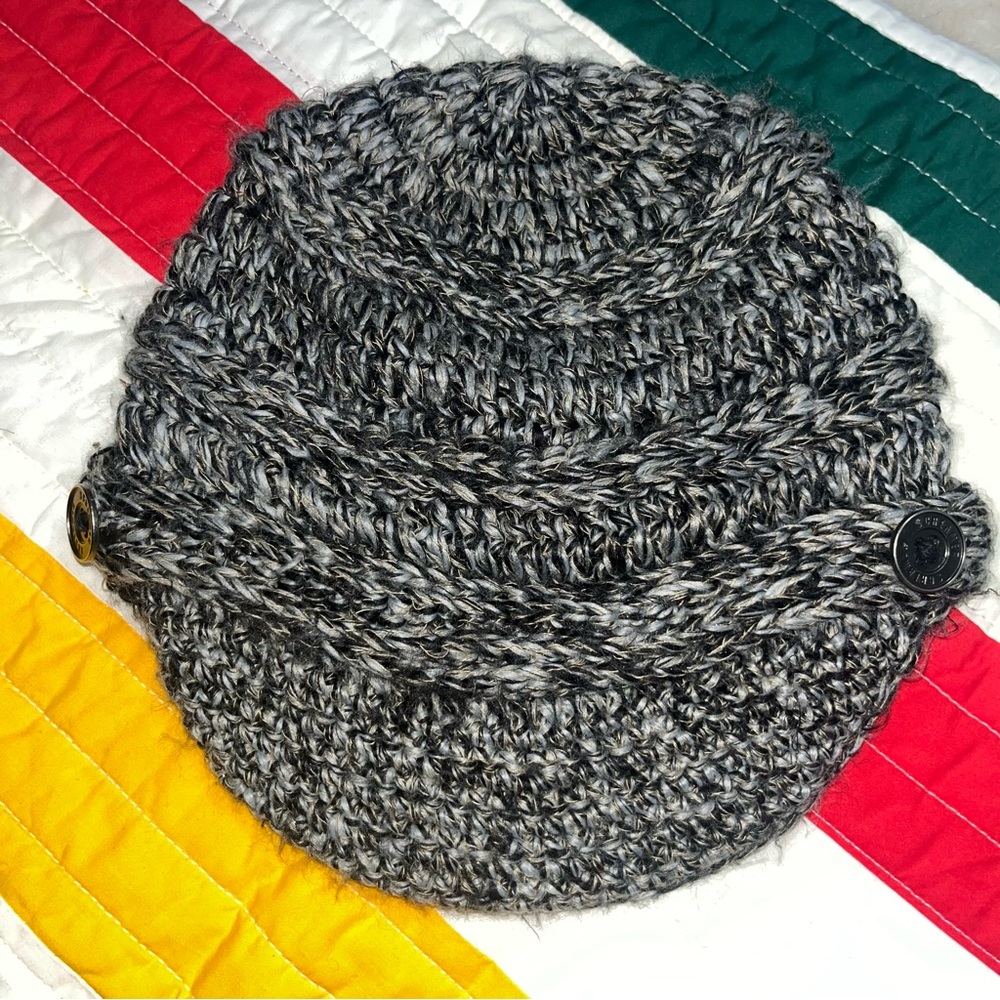 Screamer Black Gray Marled Button Detail Knit Beanie Excellent Condition